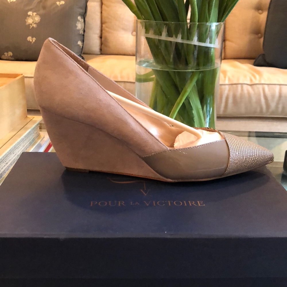 Pour la Victoire Minna Pointed Wedges